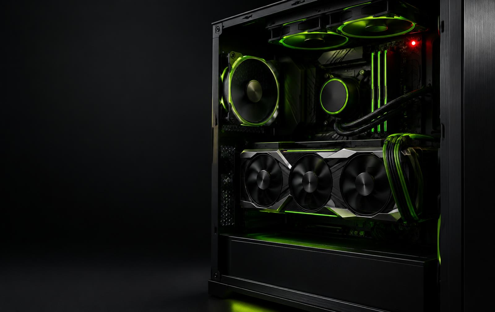 PC gamer de alto desempenho em preto e prata